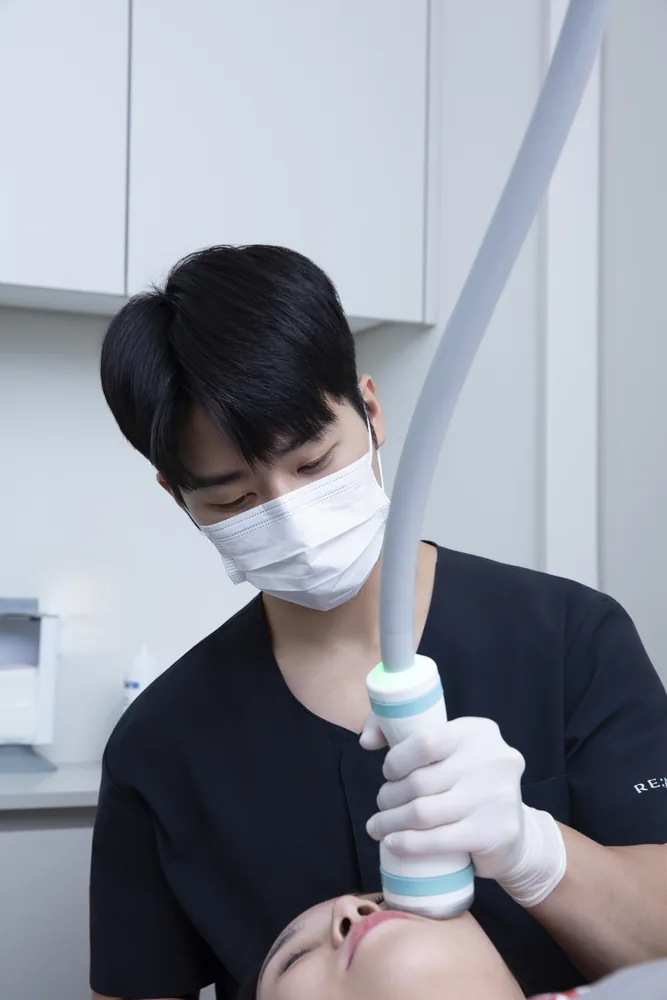 Dr. Yoon-Gon Ryu marking treatment zones before Ultherapy Prime HIFU energy delivery at RE:BERRY Clinic Gangnam