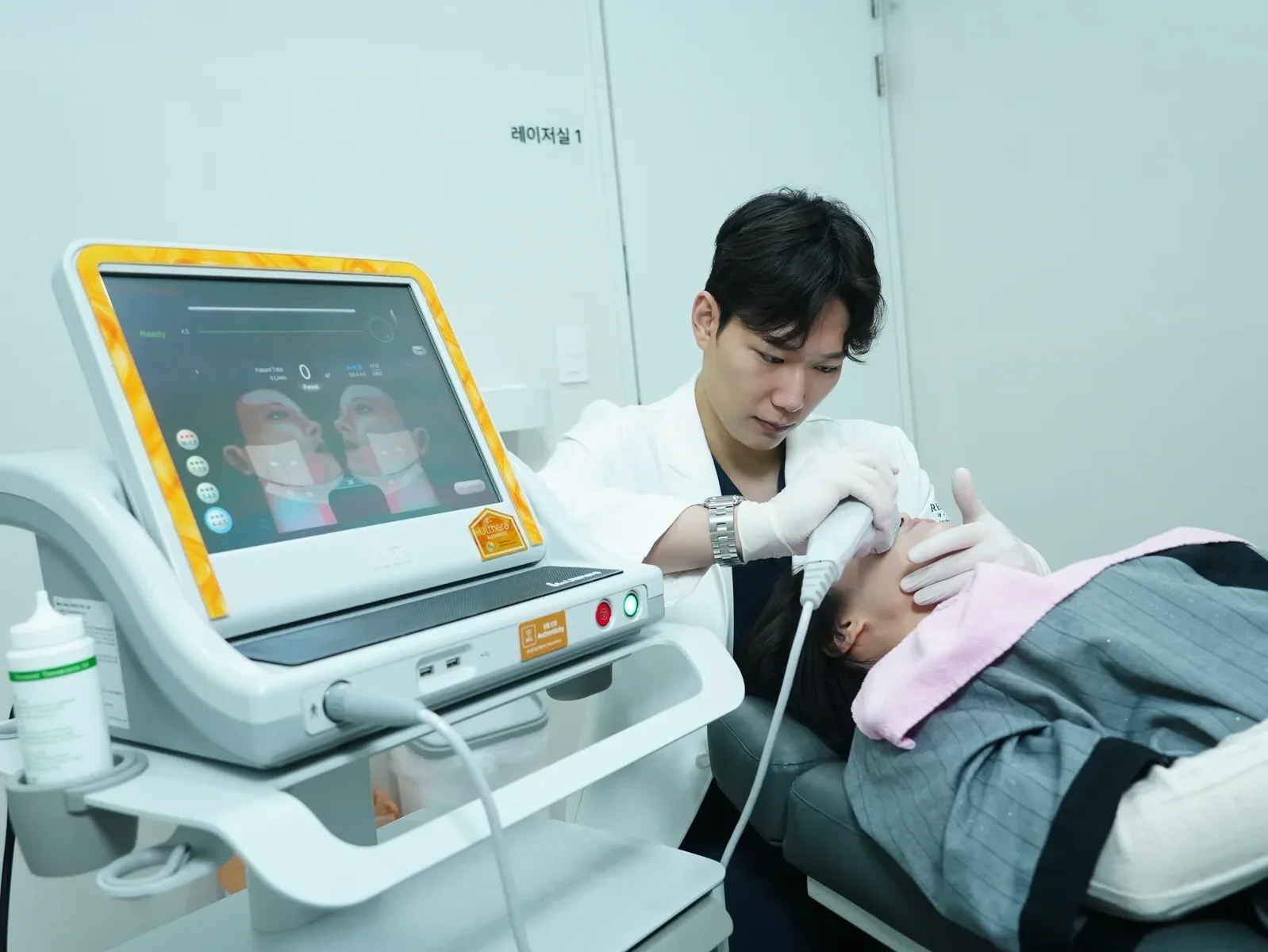 Ultherapy Prime consultation — Dr. Ryu reviewing DeepSEE ultrasound imaging with patient at RE:BERRY Clinic Gangnam